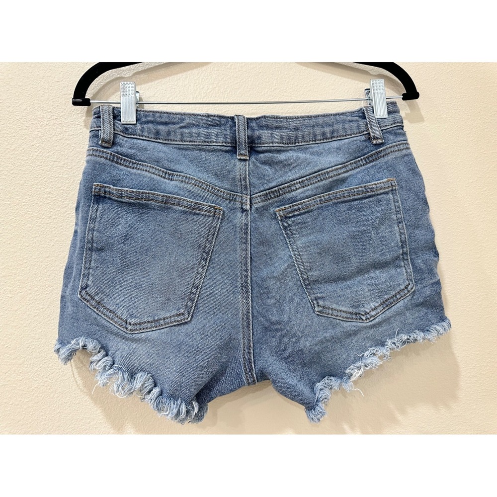 Almost Famous Womens Medium Wash Frayed Raw Hem Denim Jean Shorts Size 5 - Picture 4 of 4